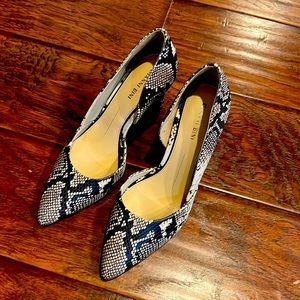 Gianni Bini Snakeskin colored Heels Size 9
